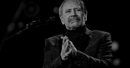 Foto Rob de Nijs bij afscheidsconcert