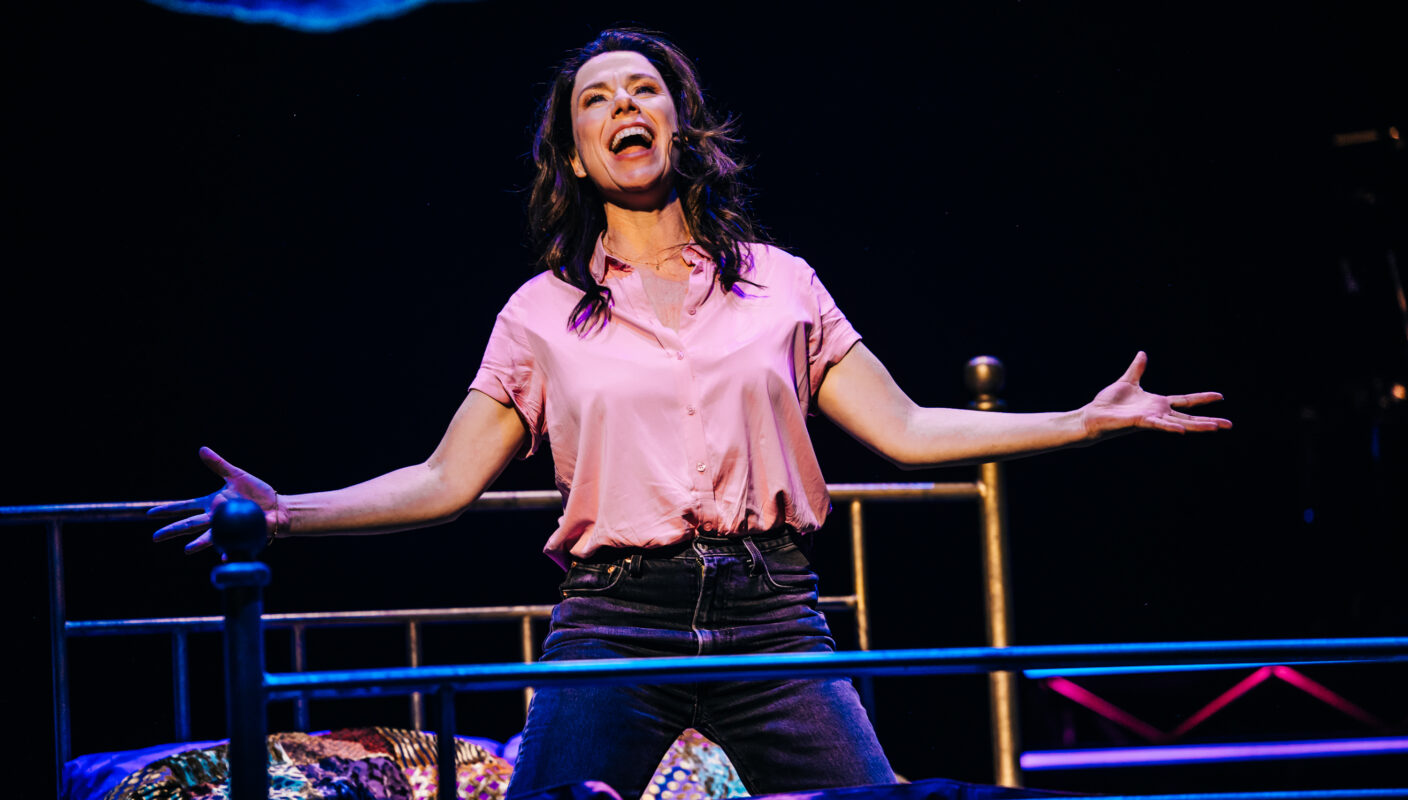 Lottie Hellingman zingt Hou Me Vast van Rob de Nijs